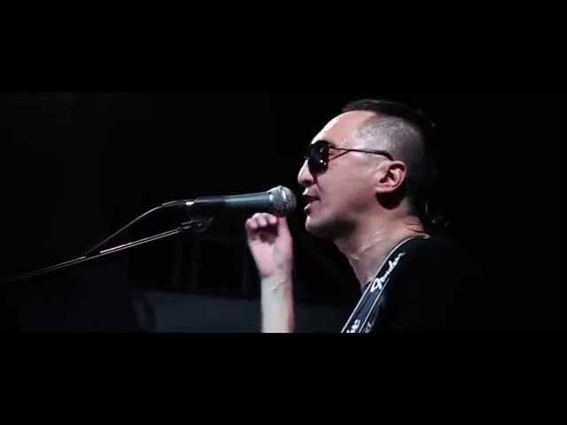 Постер Адаптация - Живой