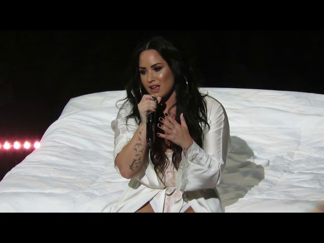 Постер Demi Lovato - Lonely
