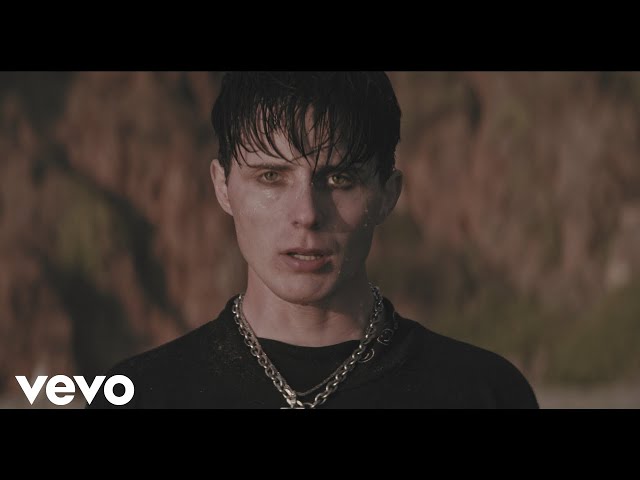 Постер Call Me Karizma - Float