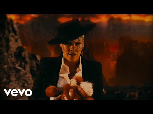 Постер P!nk - All I Know So Far