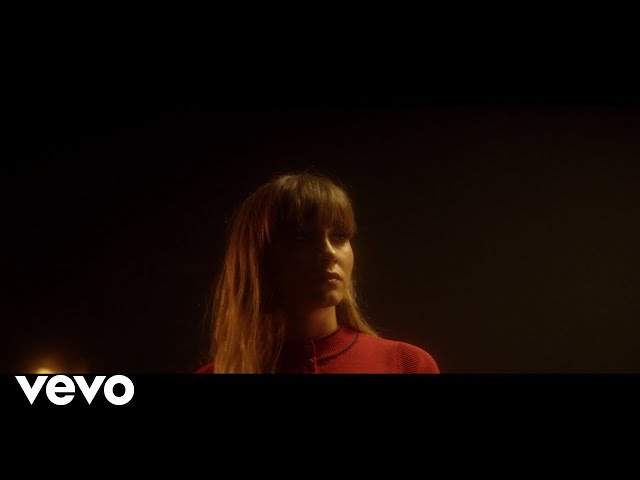 Постер Aitana Ocaña - Con La Miel En Los Labios