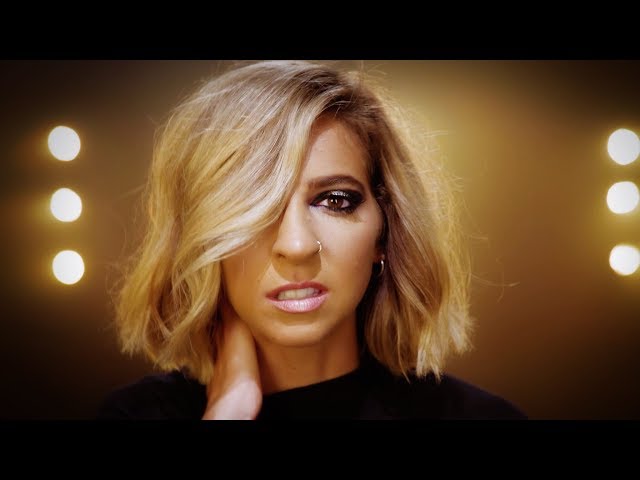Постер Gabbie Hanna - Honestly
